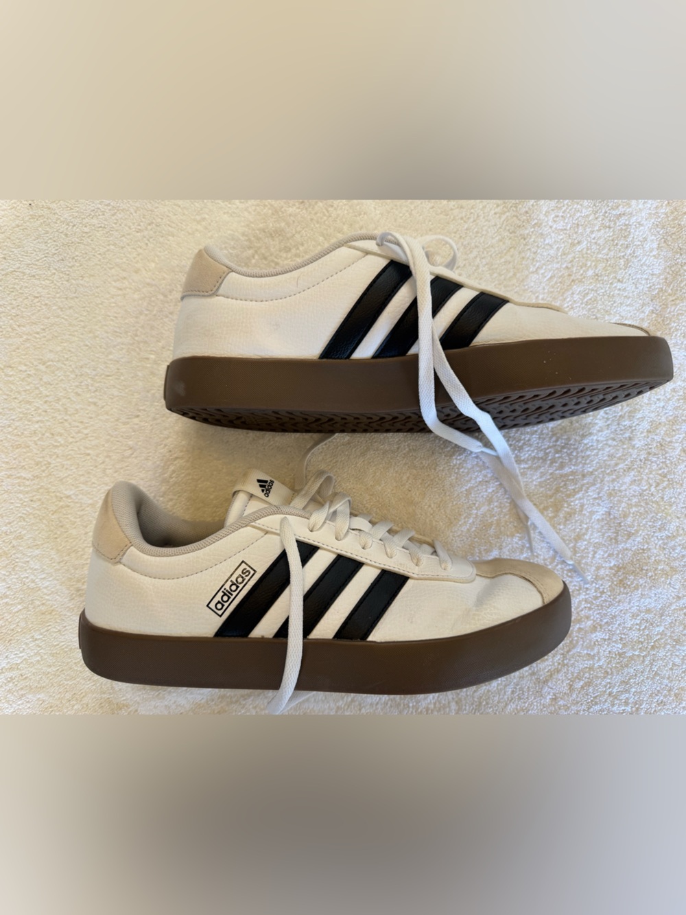 Adidas VL Court 3.0 sneakers.
